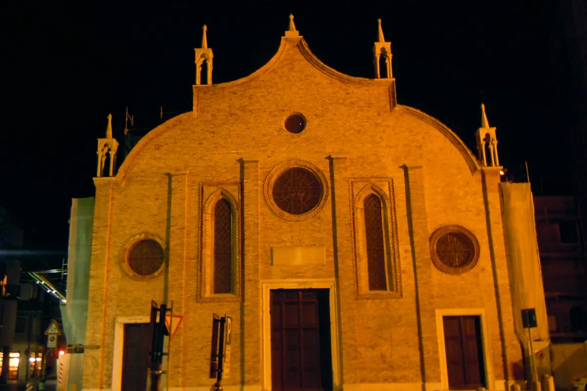 Santa Maria Maggiore in Treviso at night